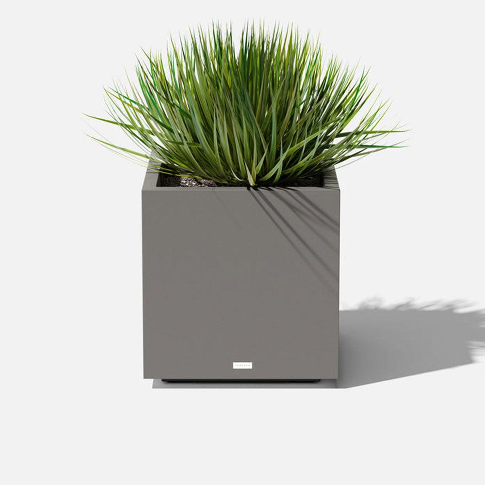 Veradek - Jardinière BLOCK - cube moyen - PurPatio.ca