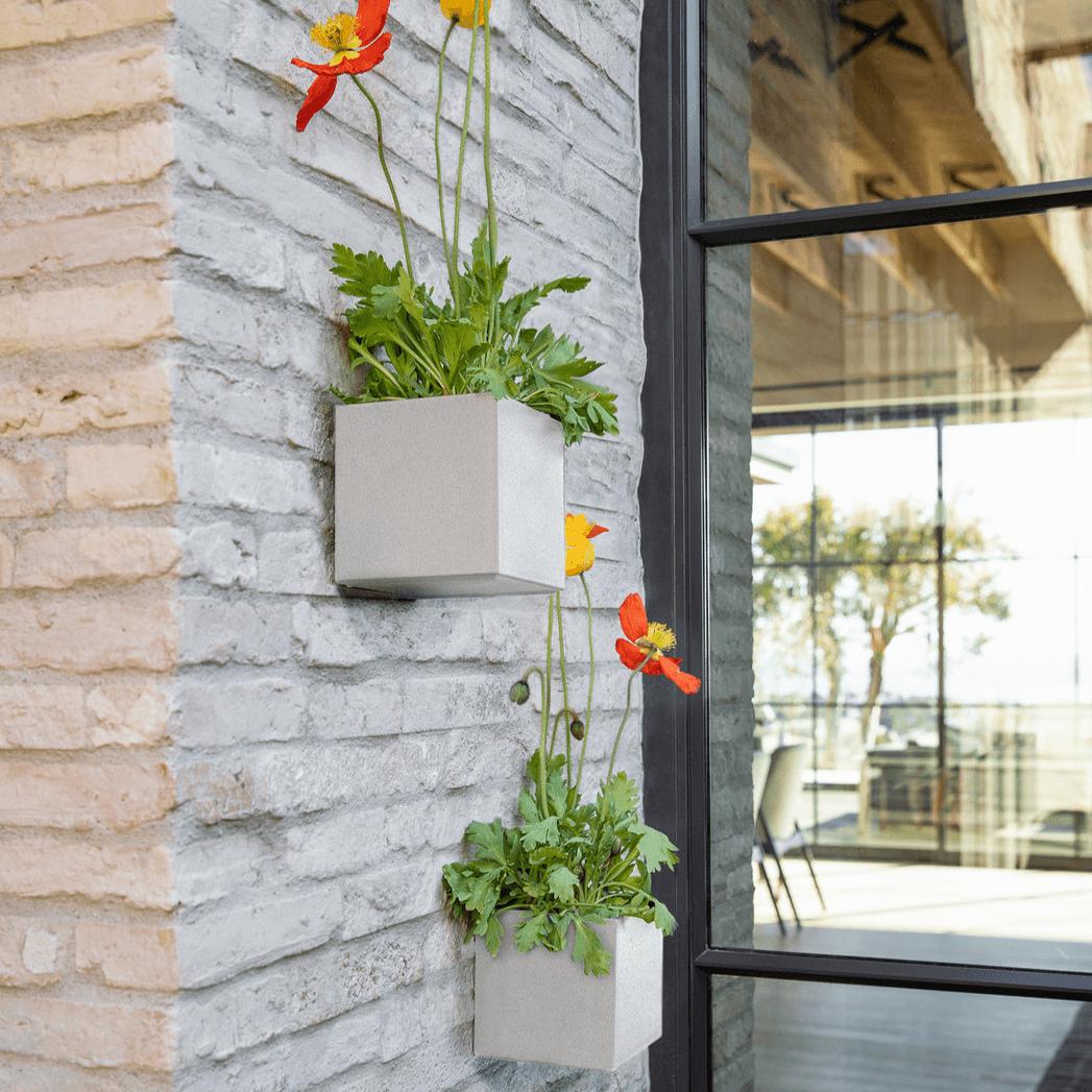 Veradek - Jardinière GEO - cube a suspendre avec supports - PurPatio.ca