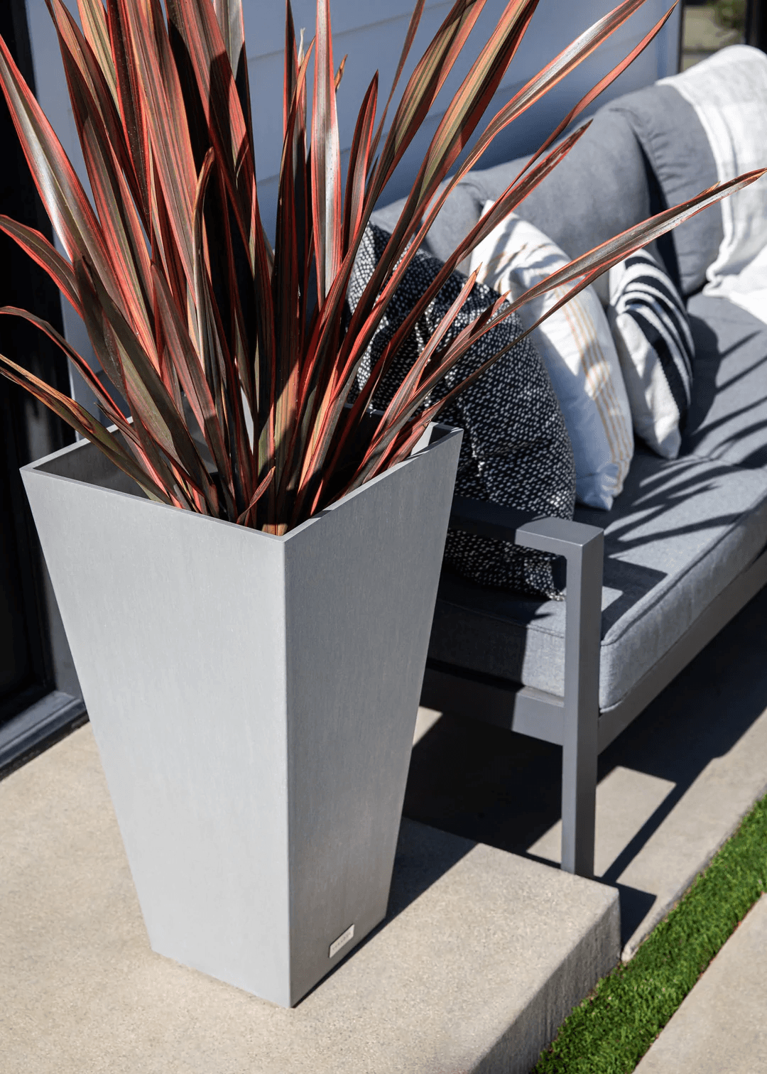 Veradek - Jardiniere PURE - midland avec etagere d'insertion - PurPatio.ca