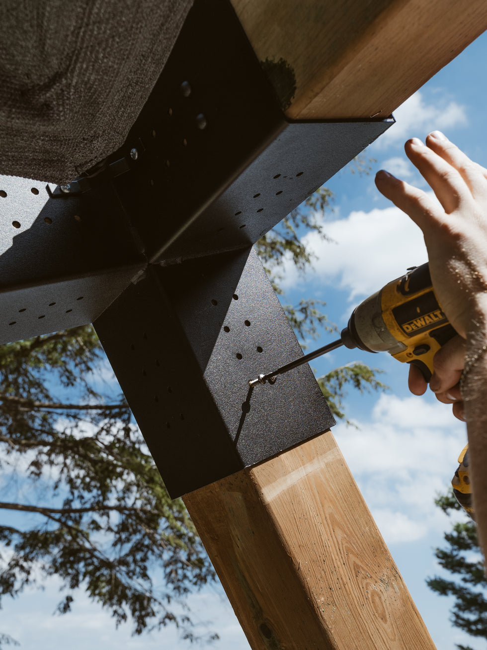 Toja Tri Les systèmes d’ancrage pour structures extérieures – PurPatio.ca